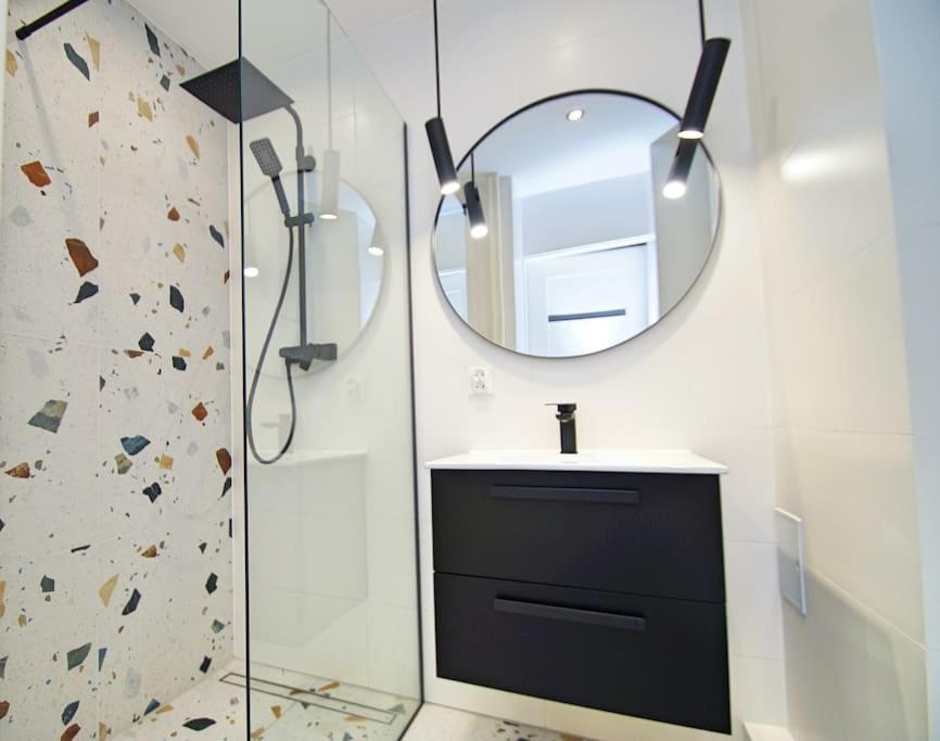 Apartament Korfantego Citycentre Z Widokiem Na Spodek Katowice Luaran gambar