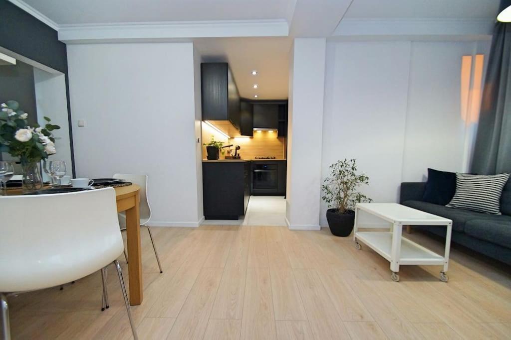 Apartament Korfantego Citycentre Z Widokiem Na Spodek Katowice Luaran gambar